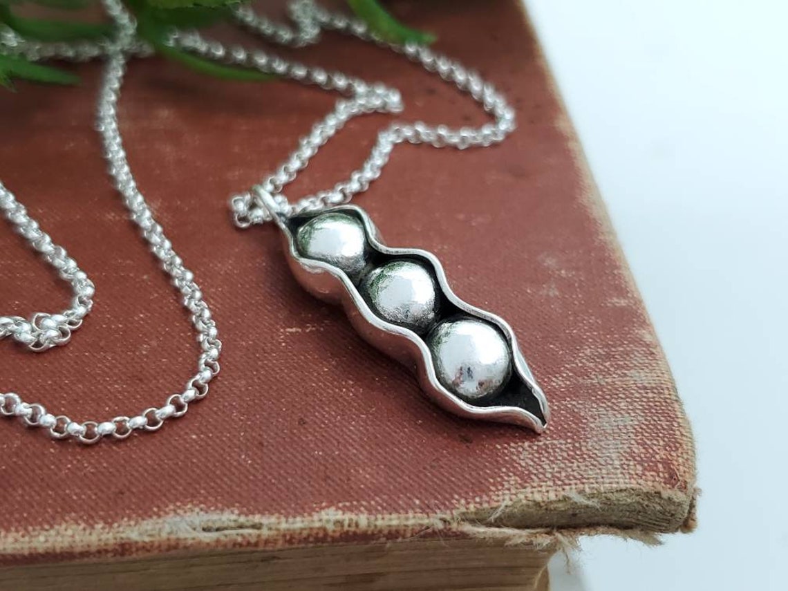 Sterling Peas in a Pod Necklace / Mothers Necklace / Gardener