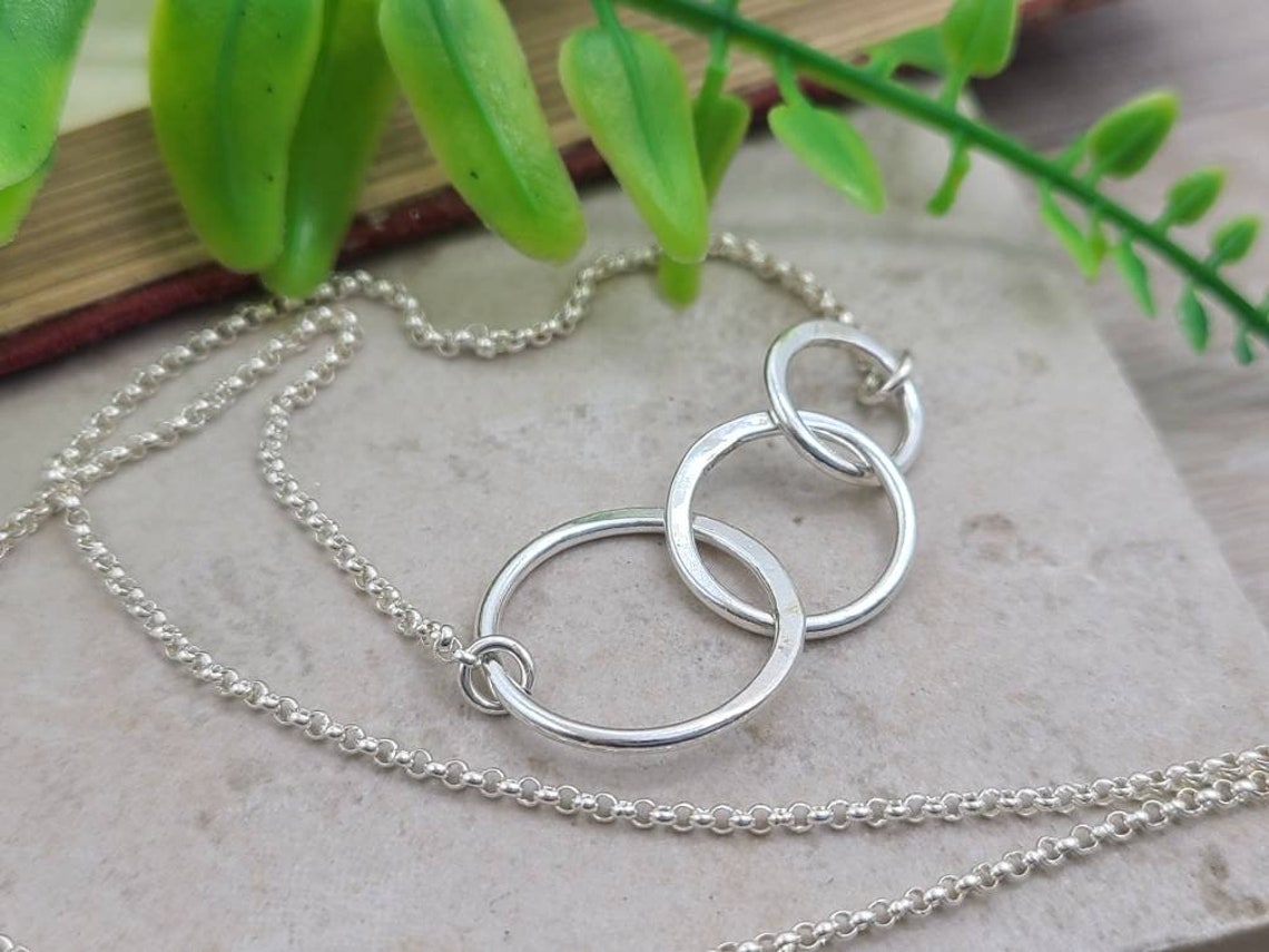 Three Ring Necklace / Minimalist Necklace / Circle Necklace