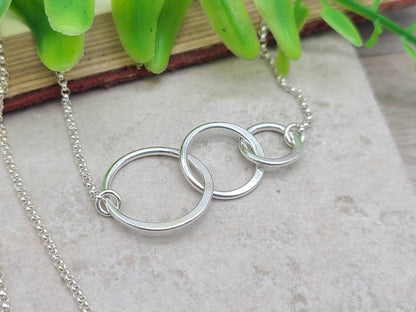 Three Ring Necklace / Minimalist Necklace / Circle Necklace