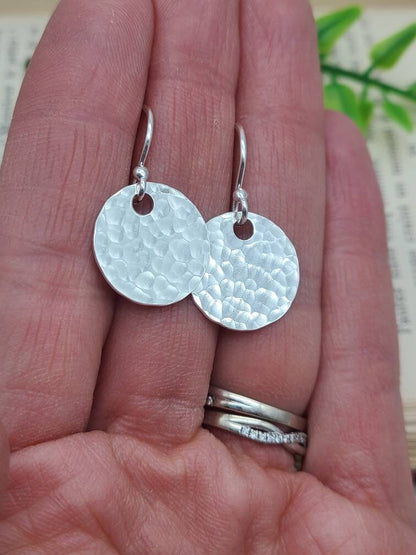 Sterling Hammered Disc Earrings / Everyday Staple